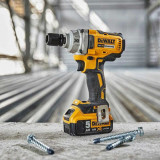 Pack 4 outils electroportatifs 18V brushless Dewalt DCK428P3T