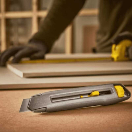 Cutter 18 mm interlock Stanley 1 10 018