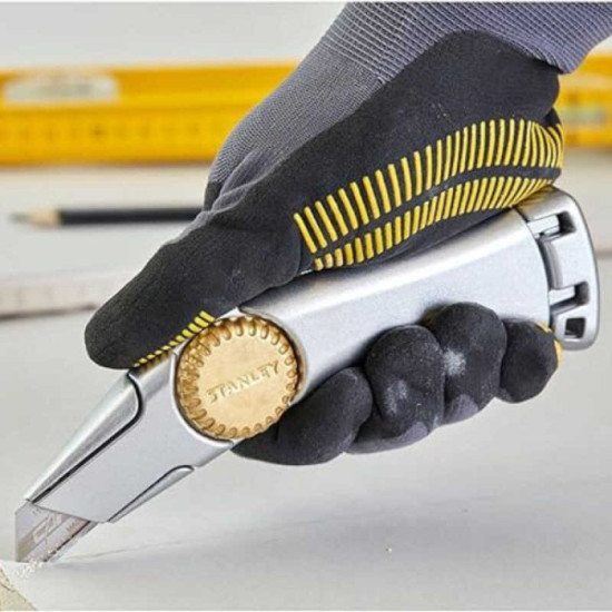 Cutter professionnel titan Stanley 1 10 550