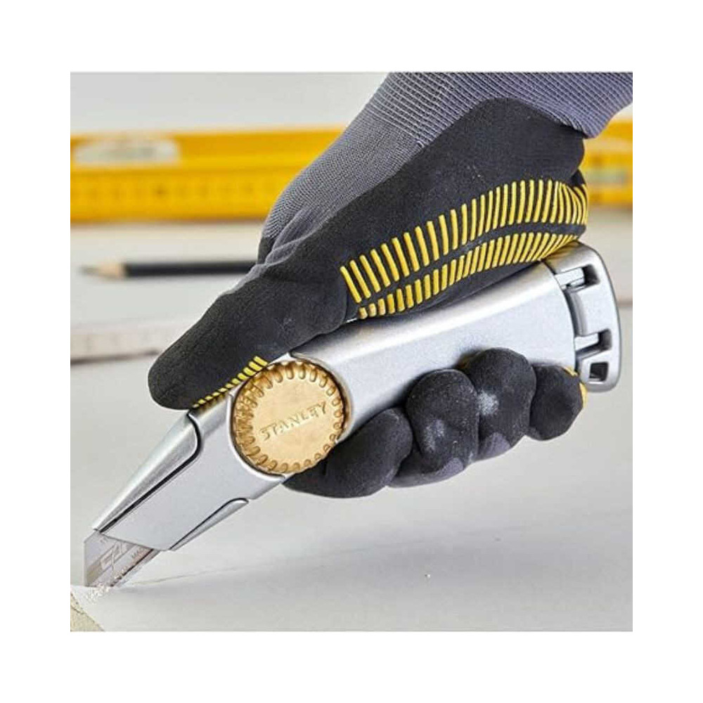 Cutter professionnel titan Stanley 1 10 550