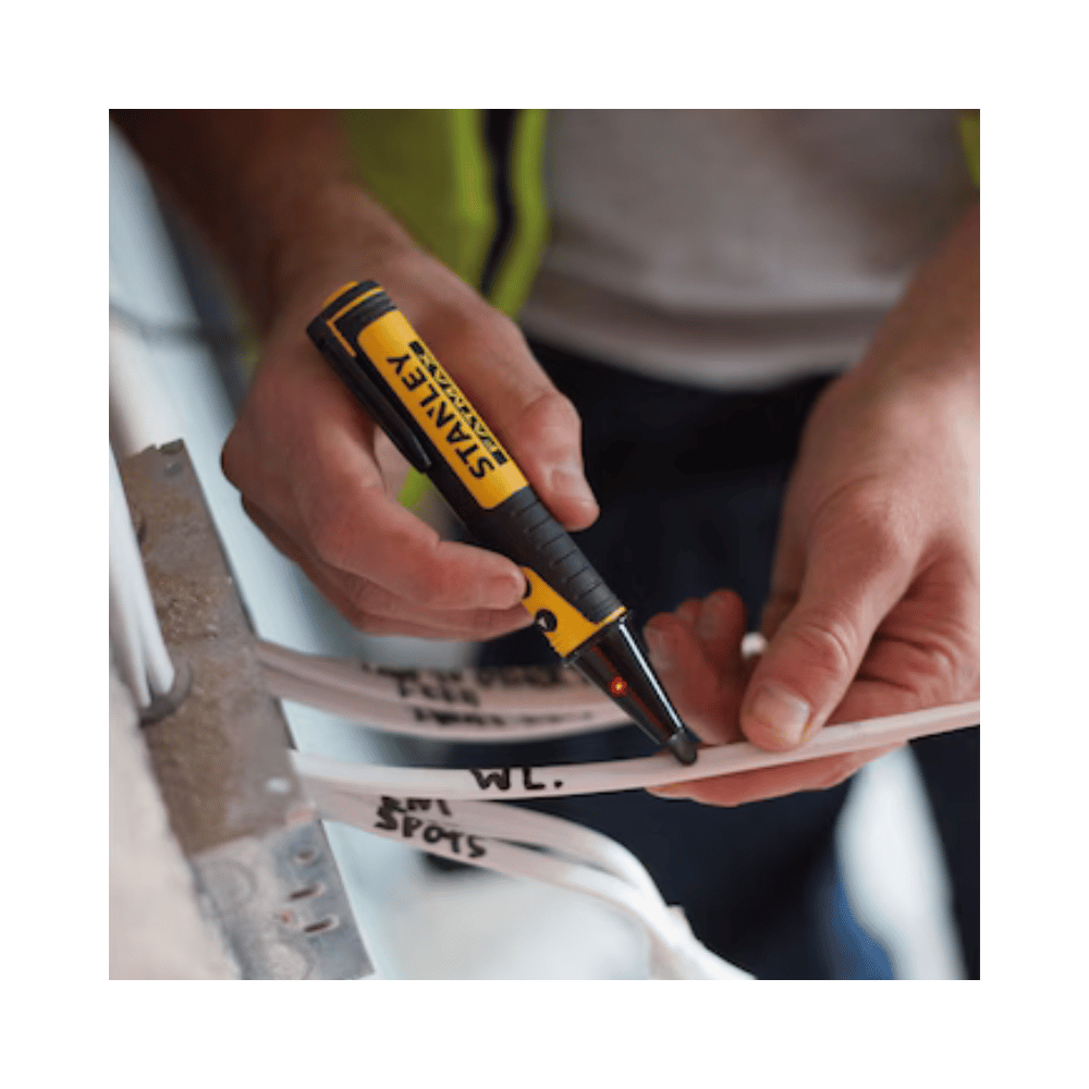 Testeur tension detecteur metal Stanley FMHT82567 0