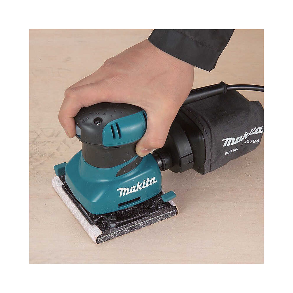 Ponceuse vibrante Makita BO4556K au prix HT