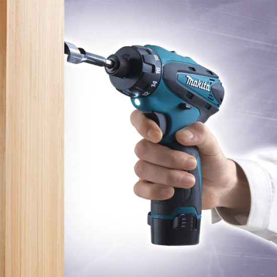 Perceuse visseuse 2X13 ah accessoires coffret Makita DF030DWE