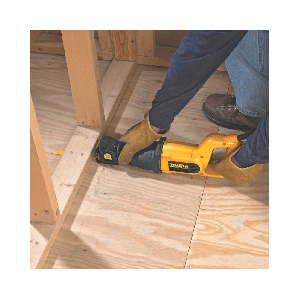 Scie sabre Dewalt DW305PK