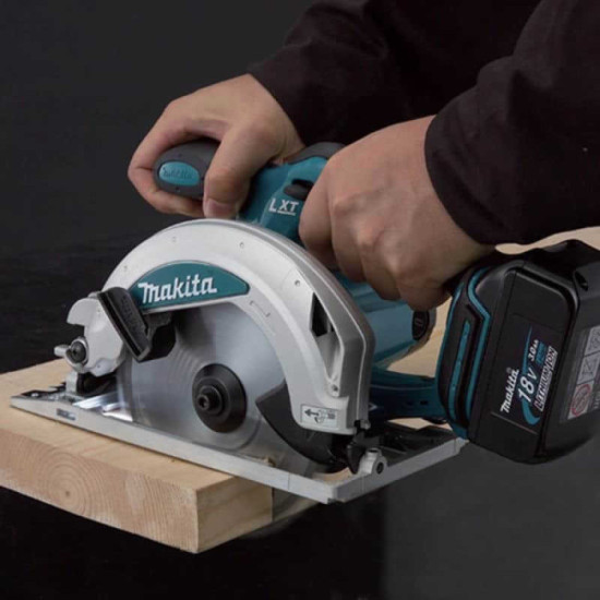 Scie circulaire Makita DHS680RFJ
