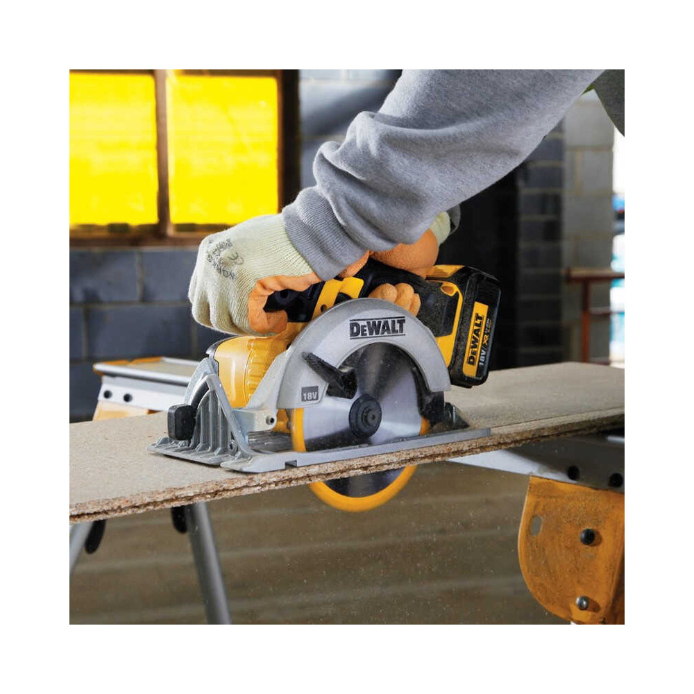 Scie circulaire Dewalt DCS391N