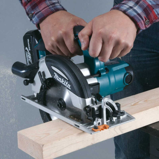 Scie circulaire Makita DHS630RMJ