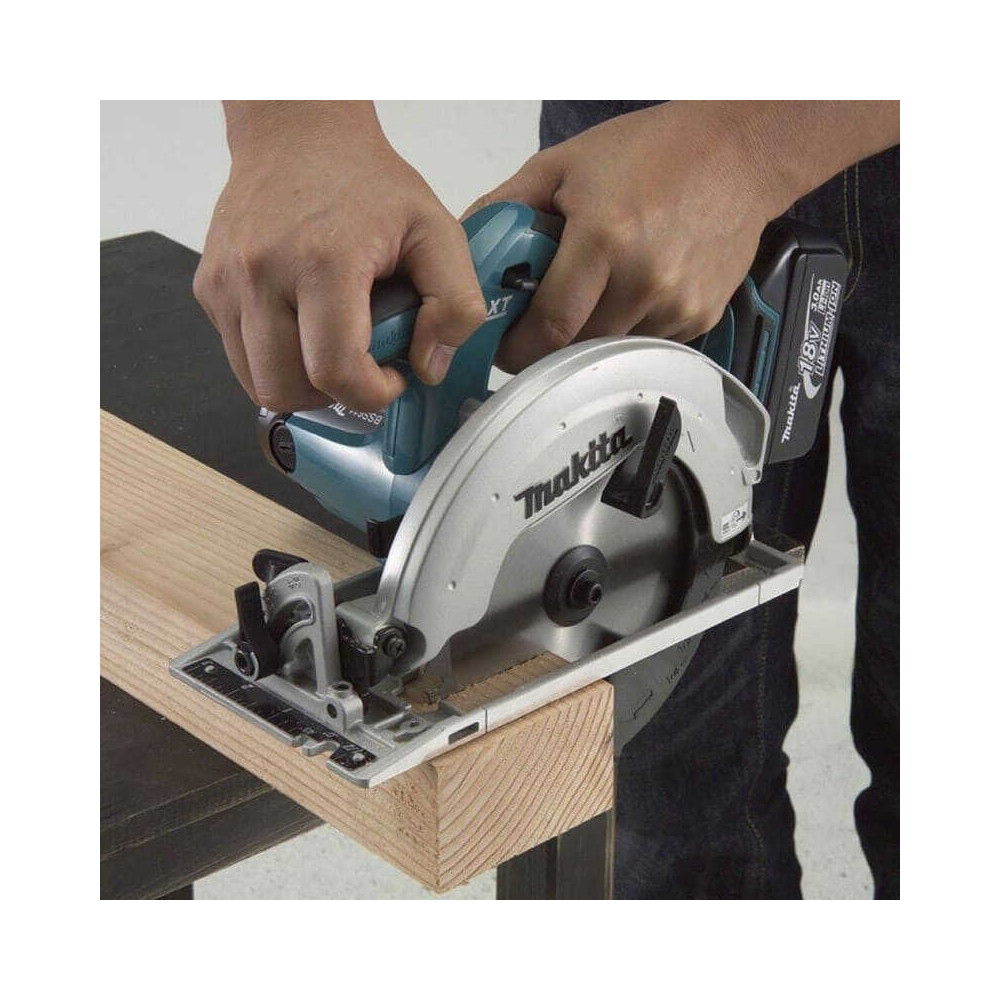 Scie circulaire Makita DSS611ZJ