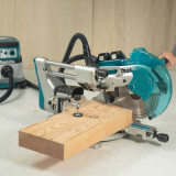 Scie a onglets radiale 36V 305 mm avec systeme aws Makita DLS211PT2U