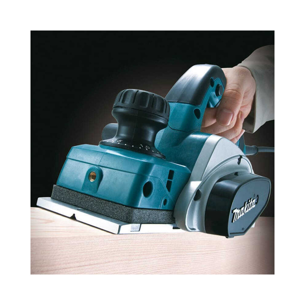 Rabot electrique 620 w Makita KP0800