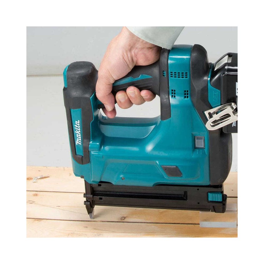 Cloueur Makita DBN500Z
