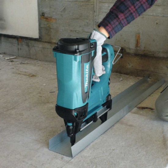 Cloueur a gaz li ion Makita GN420CLSE