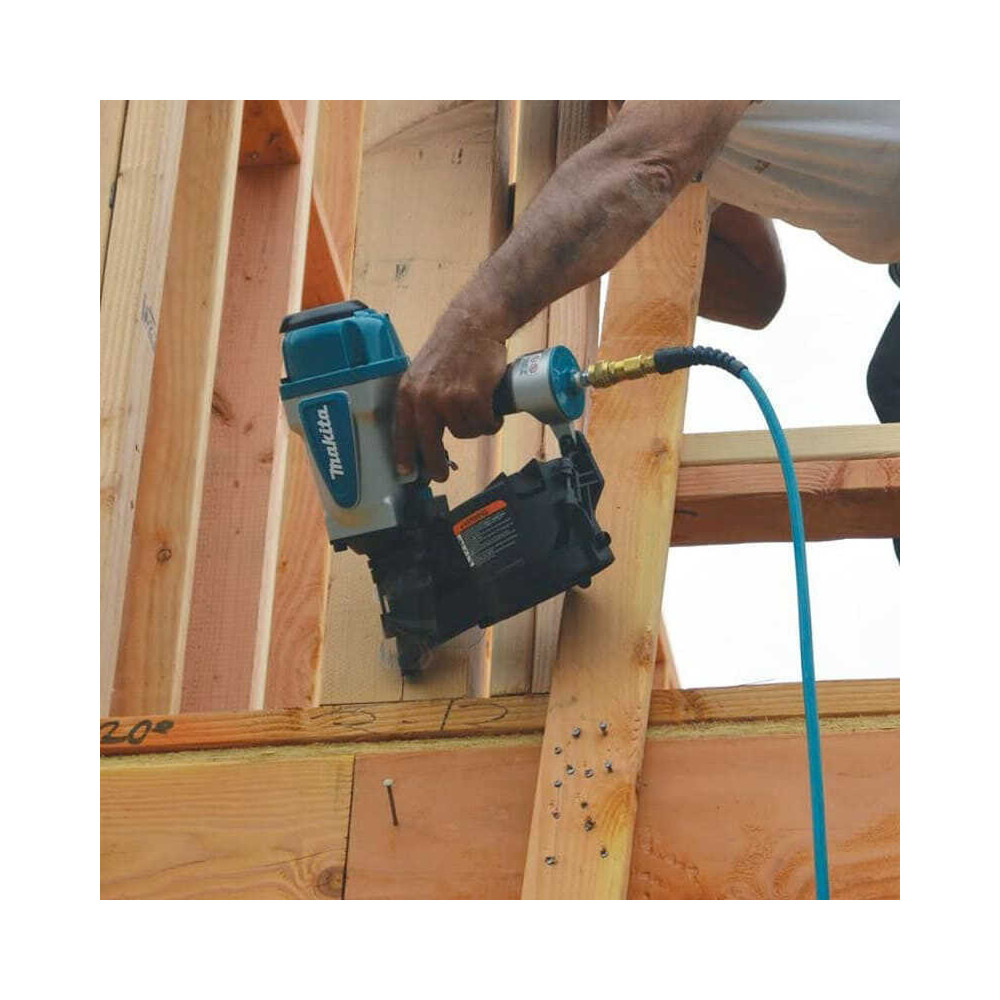 Cloueuse a bobine de charpente Makita AN902