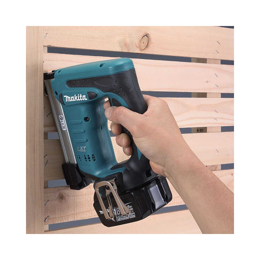 Agrafeuse Makita DST221RMJ