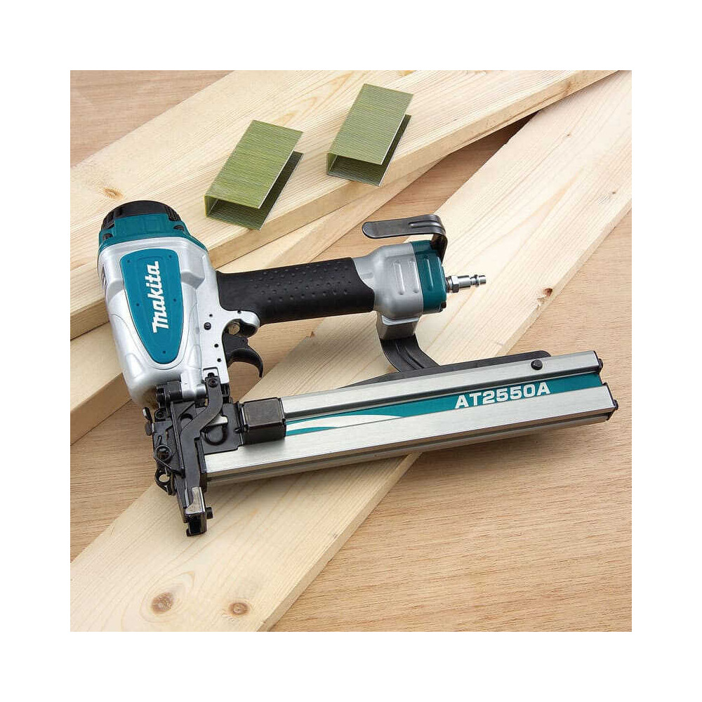Agrafeuse pneumatique 16GA Makita AT2550A