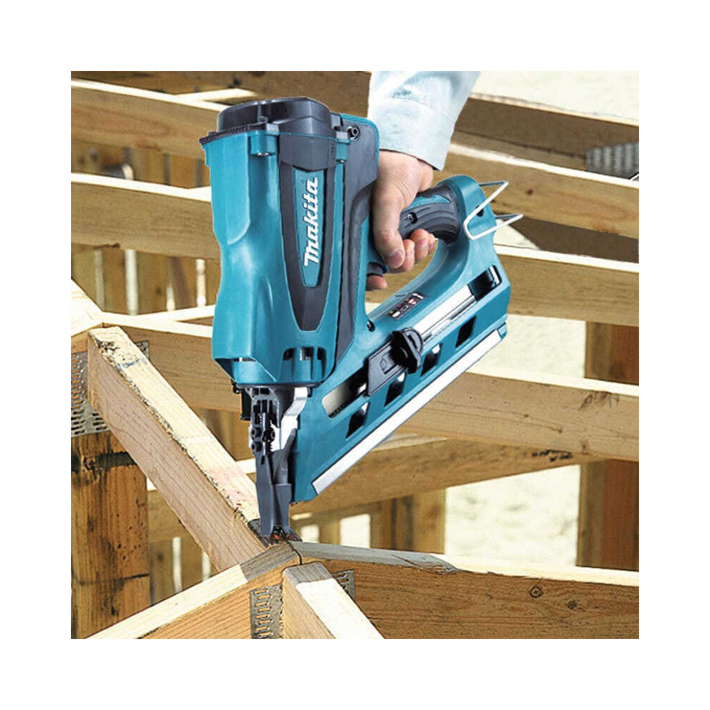 Cloueur à gaz autonome Makita GN900SE 7,2V pour charpente | ProForPro