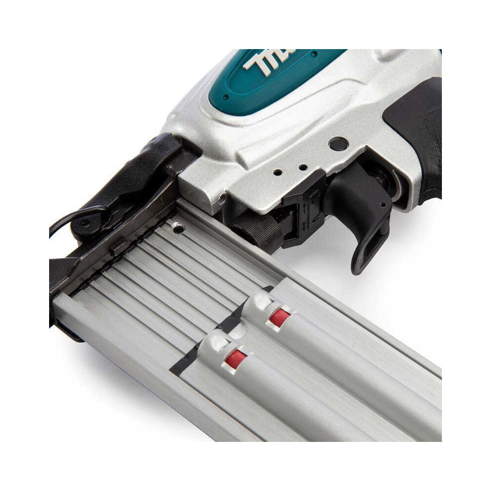 Cloueur pneumatique de finition Makita AF506 | ProForPro