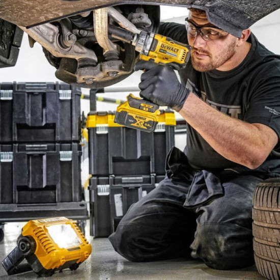 Projecteur de chantier compact 18V XR 2000 lm DCL077 Dewalt | ProForPro