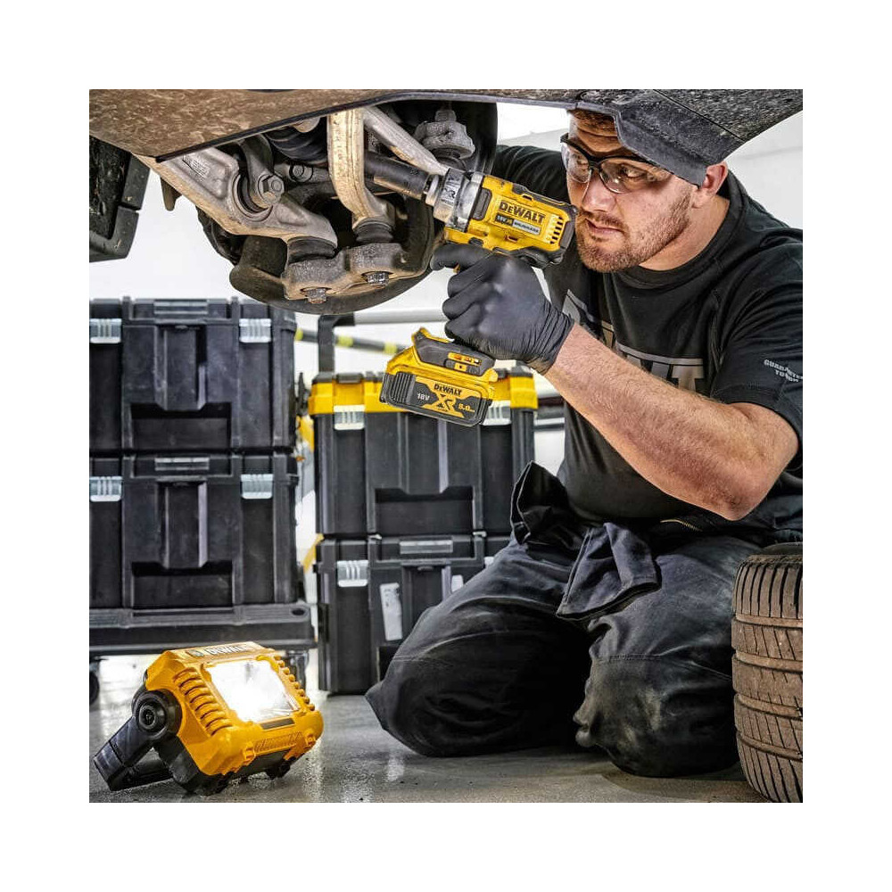 Projecteur de chantier compact 18V XR 2000 lm DCL077 Dewalt | ProForPro