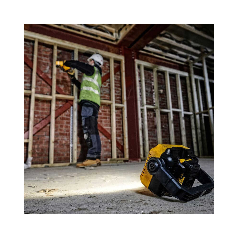Projecteur de chantier compact 18V XR 2000 lm DCL077 Dewalt | ProForPro