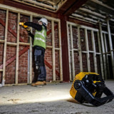 Projecteur de chantier compact 18V XR 2000 lm DCL077 Dewalt | ProForPro