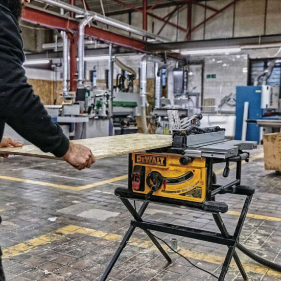 Scie sur table électrique 2000 W Ø250 mm DWE7492 Dewalt | ProForPro