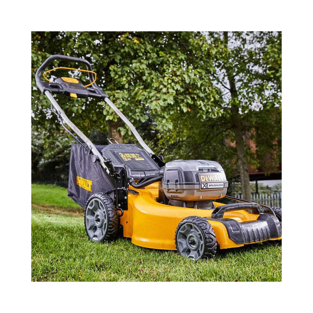 Tondeuse 36V xr largeur de coupe 48 cm Makita DCMW564N