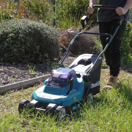 Tondeuse a gazon Makita DLM382CM2